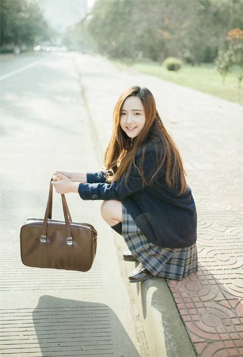 最全韩国超短裙美女车模韩彩衣细腰长腿黑丝高跟图片相册