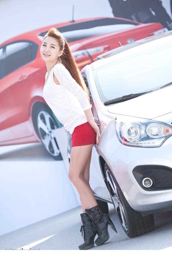 精选笑容迷人的韩国嫩白美女车模方恩英高跟大长腿图片图册