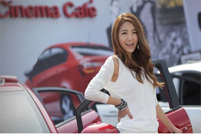 精选笑容迷人的韩国嫩白美女车模方恩英高跟大长腿图片图册