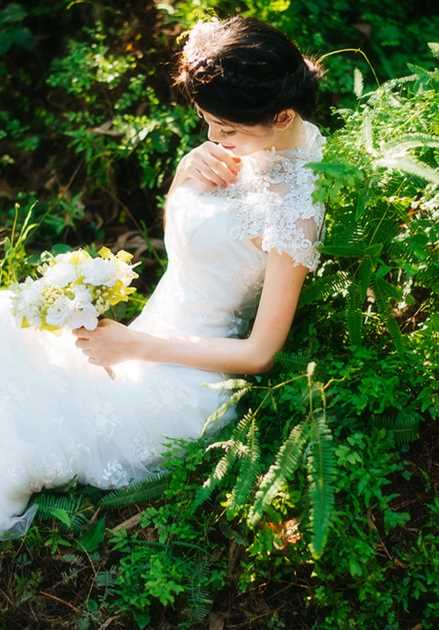 精选韩国性感美女车模崔涩琪丰满的胸脯曝光图册