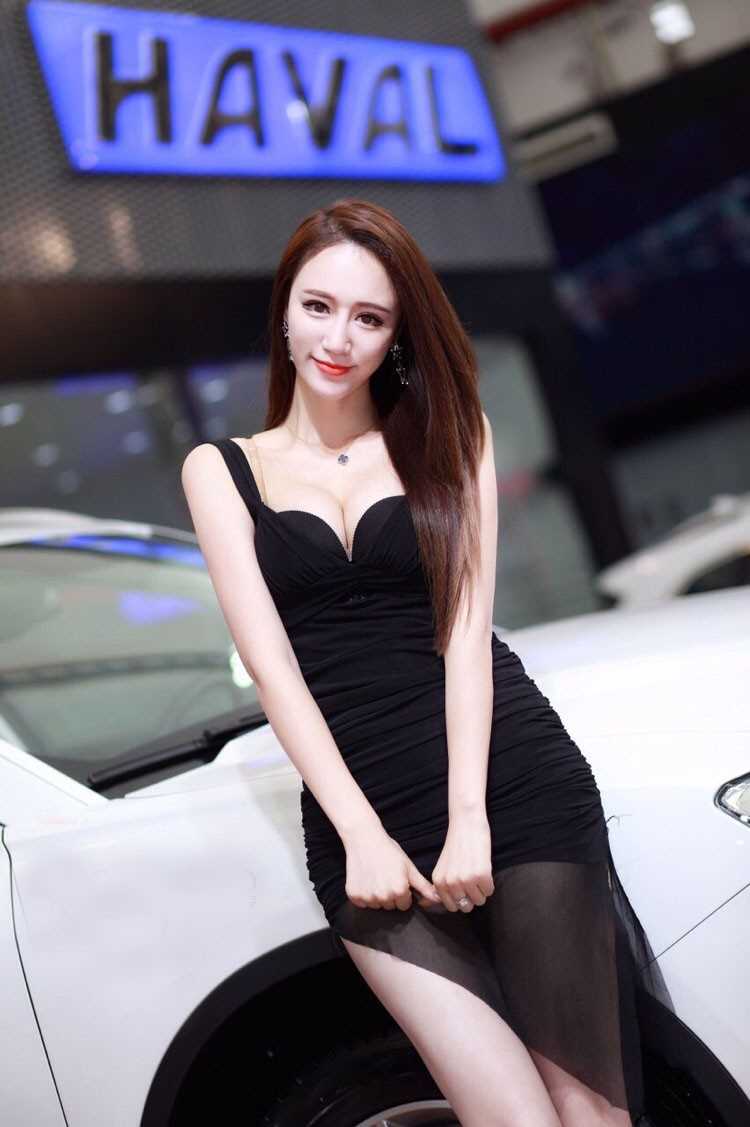 漂亮车模美女娇美性感胸大腿长大胆记清