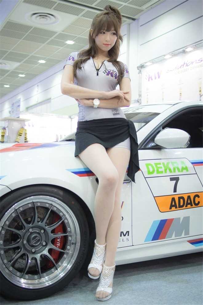 韩国美女车模酥胸漂亮性感图片