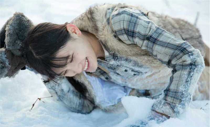 精选又纯又欲甜美女孩冬天雪地唯美高清图图册