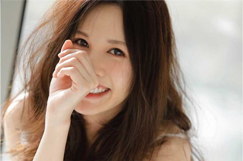 优质性感吊带甜美女孩居家私房相册