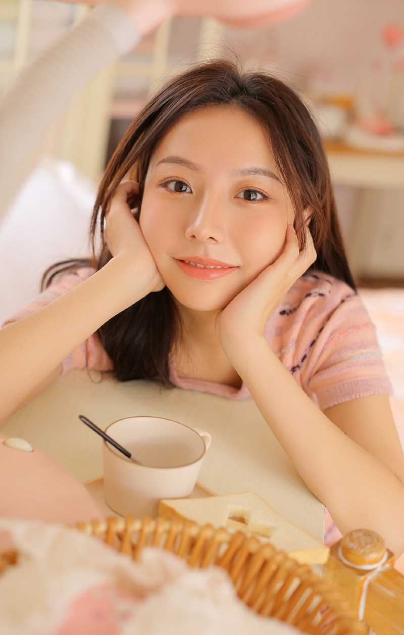 高清宅男女神闺房针织裙玉腿私房图集