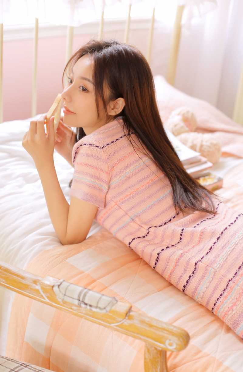 高清宅男女神闺房针织裙玉腿私房图集