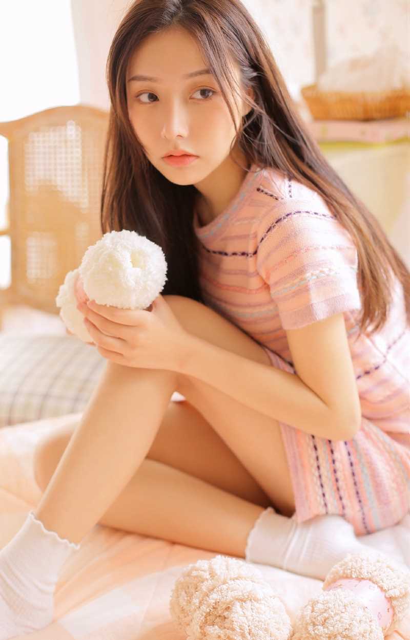 高清宅男女神闺房针织裙玉腿私房图集