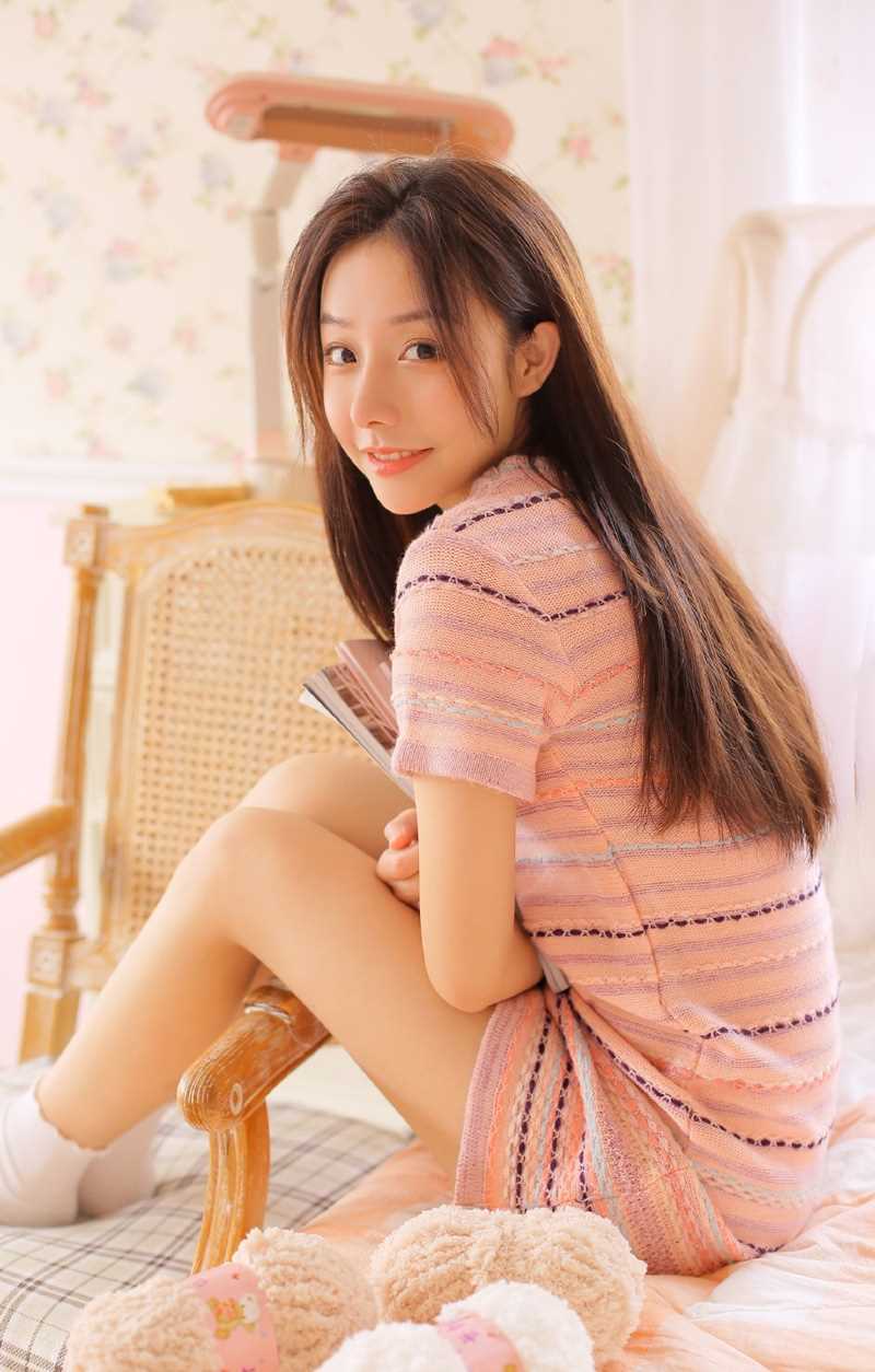 高清宅男女神闺房针织裙玉腿私房图集