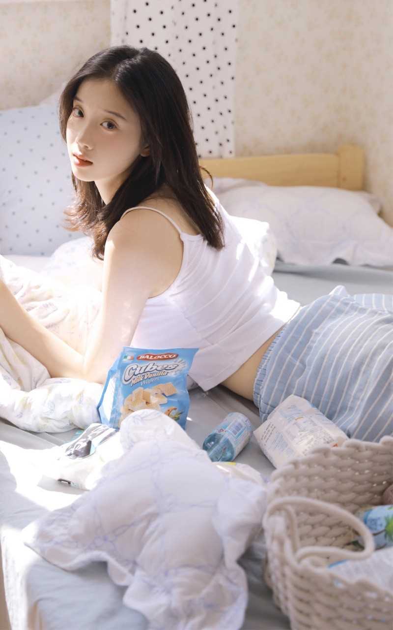 精选宅男女神丰满美女细长大长腿诱惑图图册