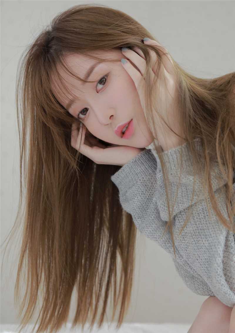 精选宅男女神吊带内衣香肩大长腿图册