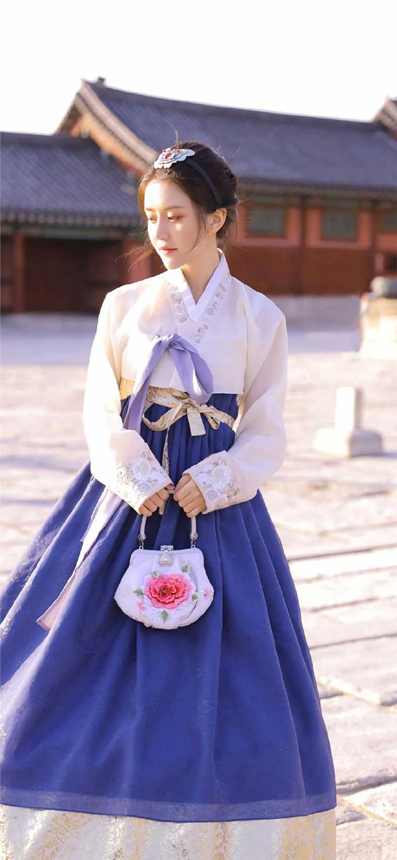 优质古装美女娇小可爱户外图片相册