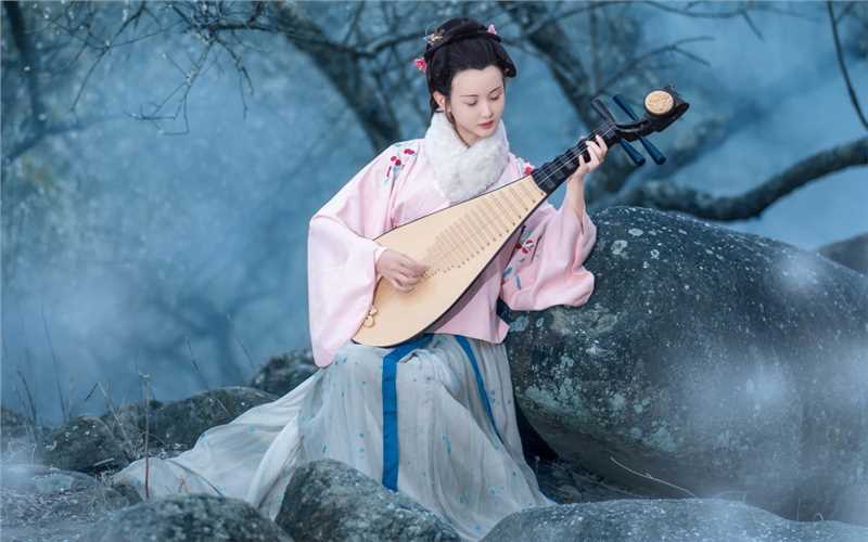 特别专辑古装美女户外弹琵琶唯美古风图片图片