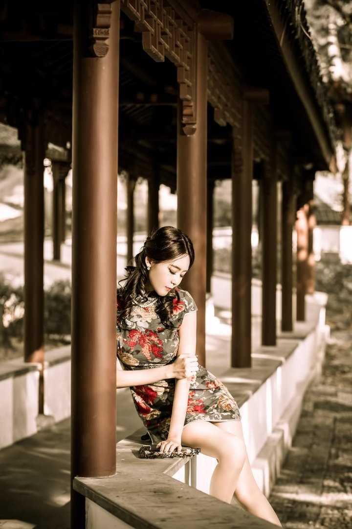 最全古代风韵旗袍美女户外高跟大长腿摄影性感照壁纸