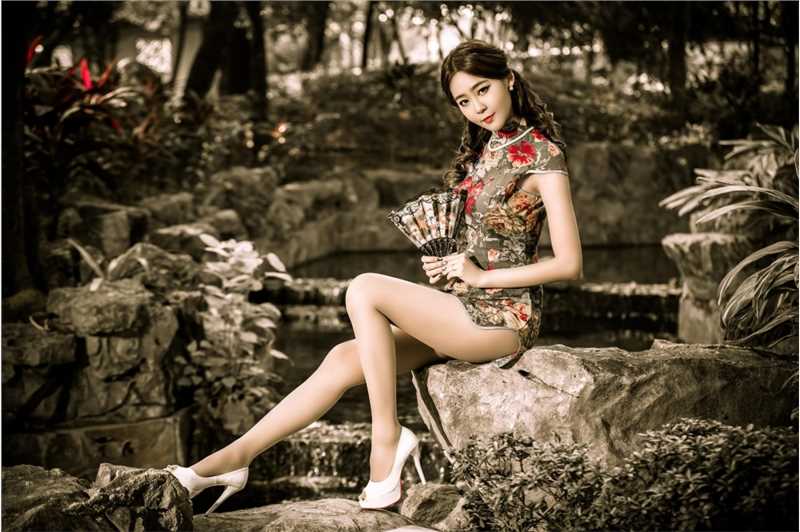 最全古代风韵旗袍美女户外高跟大长腿摄影性感照壁纸