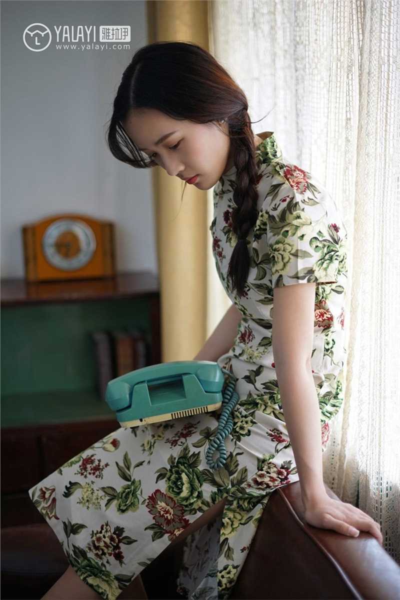 麻花辫美少女古典旗袍迷人曲线