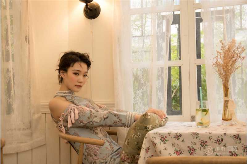 特别专辑亚洲美女奥莉性感旗袍好身材艺术照图片