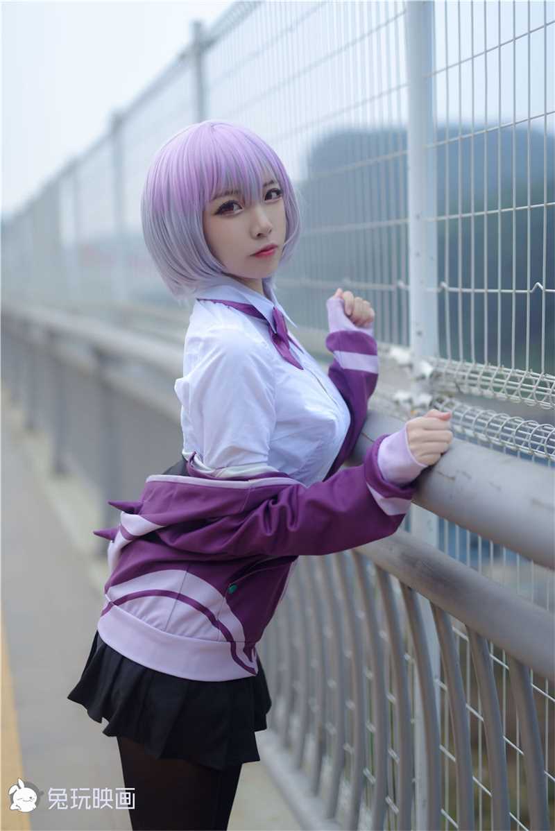 最全胸围饱满小姐姐短裙黑袜子户外cosplay集壁纸