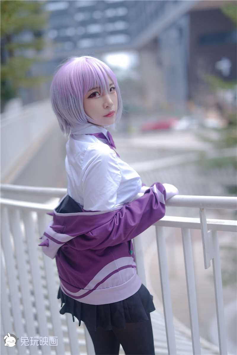 最全胸围饱满小姐姐短裙黑袜子户外cosplay集壁纸