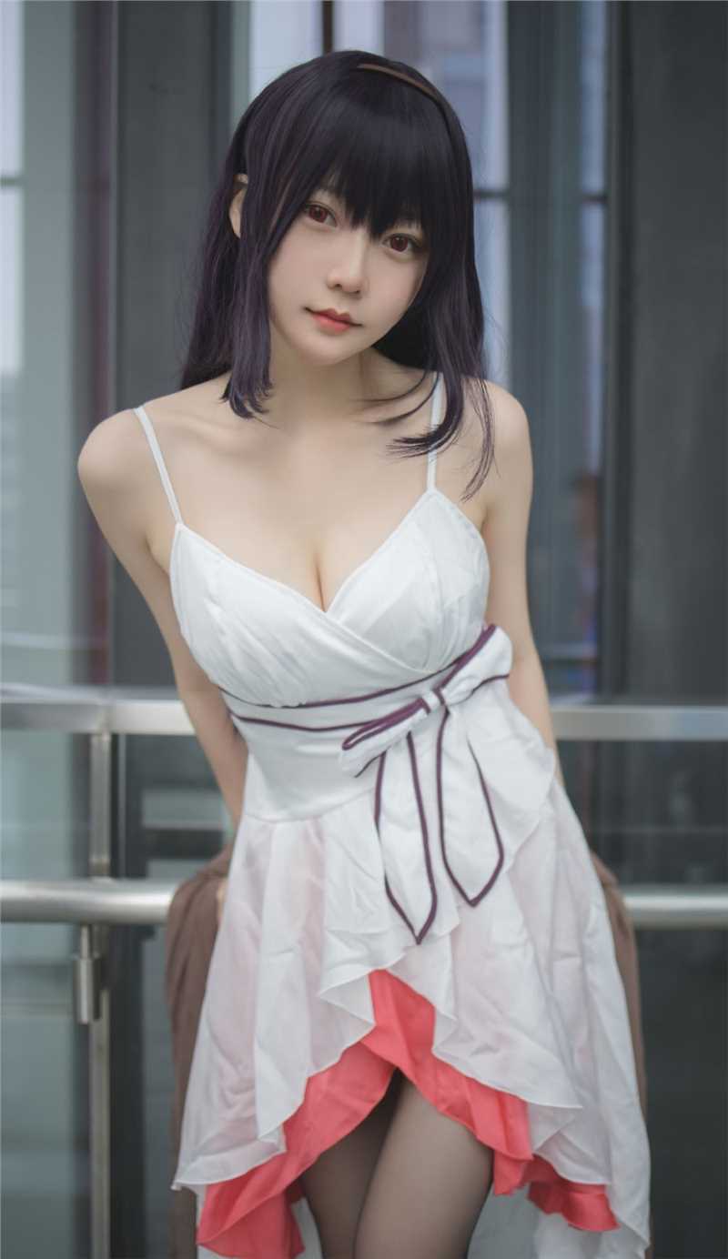 最新动漫展大胸妹子黑丝长腿性感cos图集