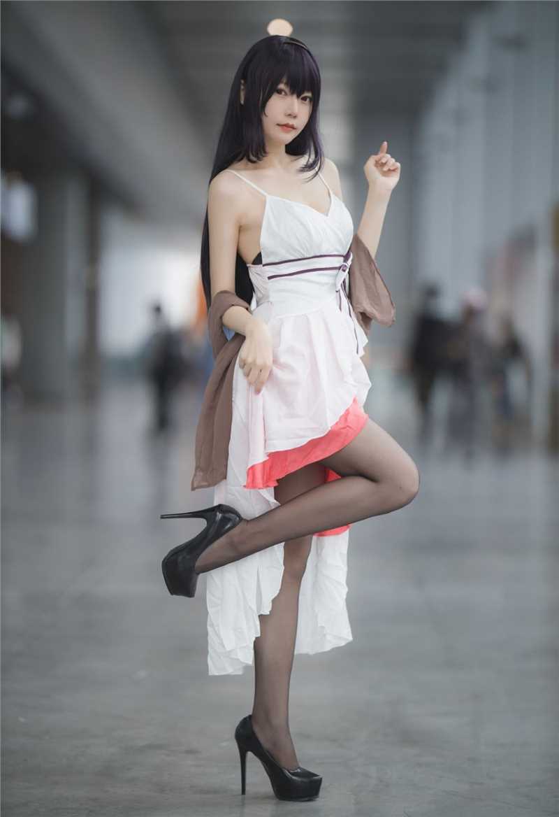最新动漫展大胸妹子黑丝长腿性感cos图集