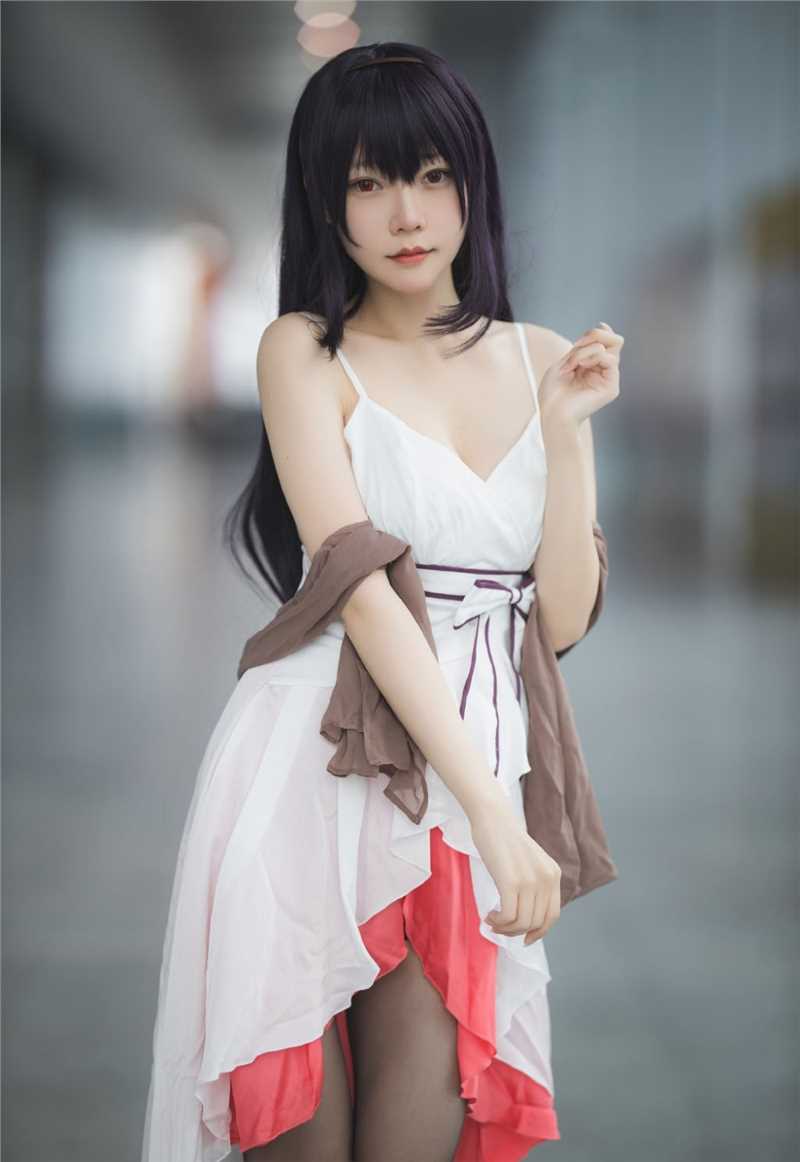 最新动漫展大胸妹子黑丝长腿性感cos图集