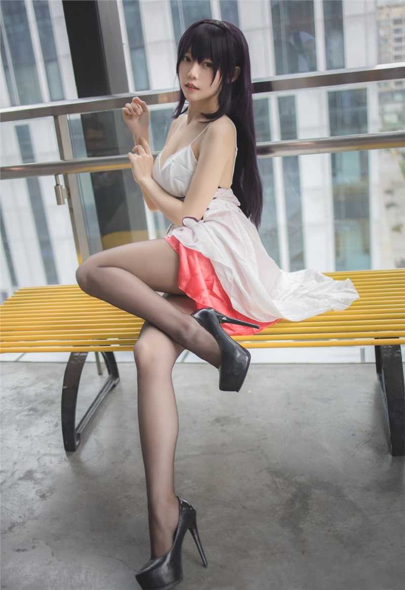 最新动漫展大胸妹子黑丝长腿性感cos图集