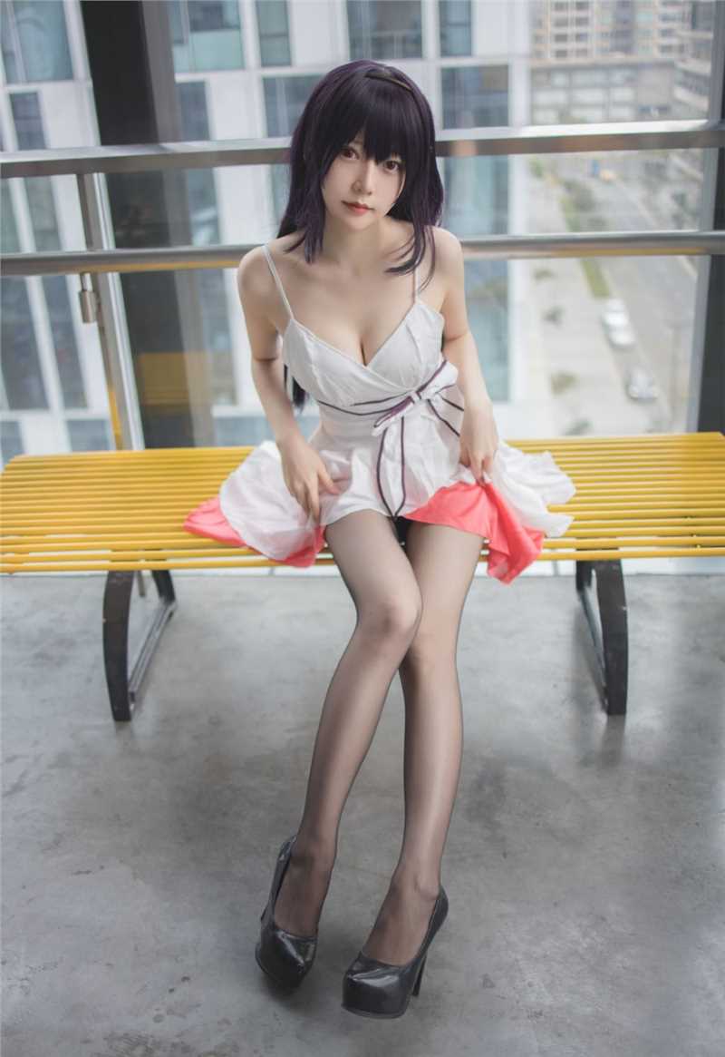 最新动漫展大胸妹子黑丝长腿性感cos图集