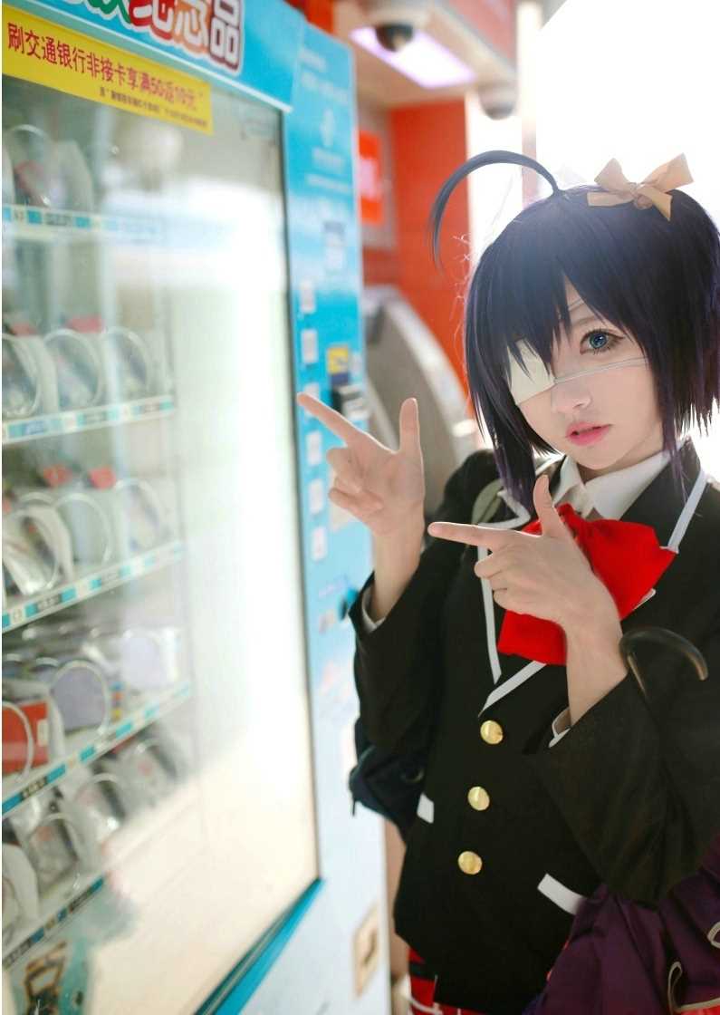 最全小鸟游六花中二少女地铁站cosplay相册