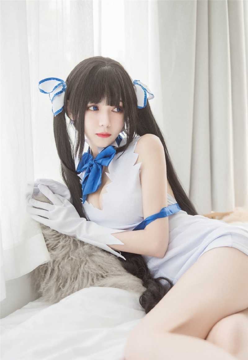 最新白皙美女赫斯缇亚cosplay壁纸