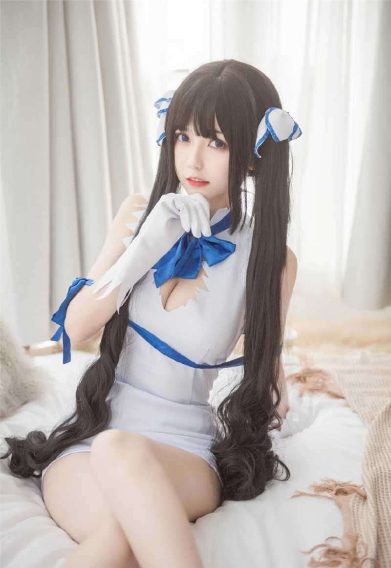 最新白皙美女赫斯缇亚cosplay壁纸