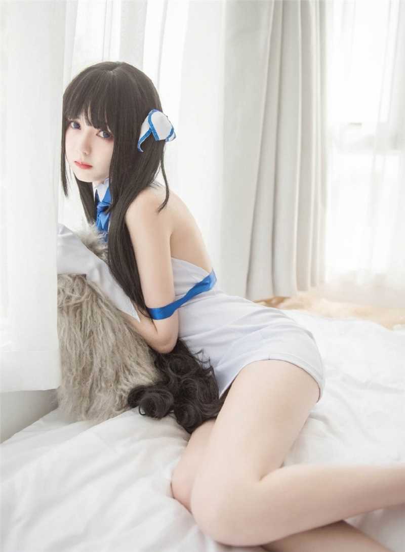 最新白皙美女赫斯缇亚cosplay壁纸