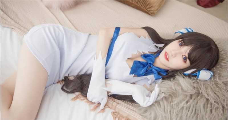 最新白皙美女赫斯缇亚cosplay壁纸