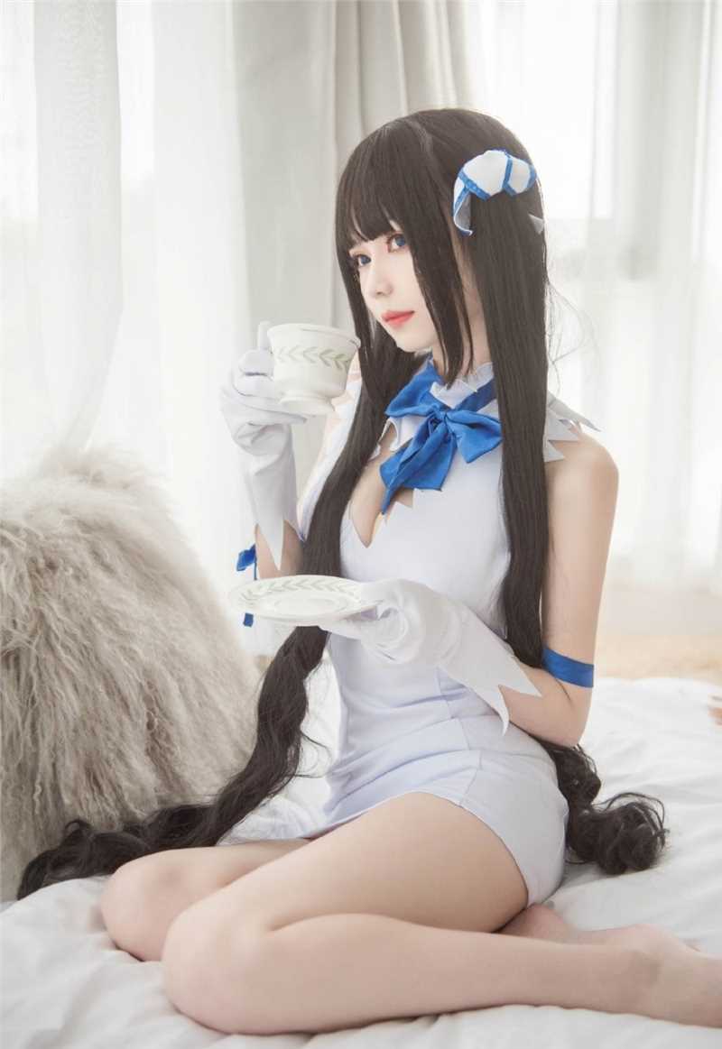 最新白皙美女赫斯缇亚cosplay壁纸