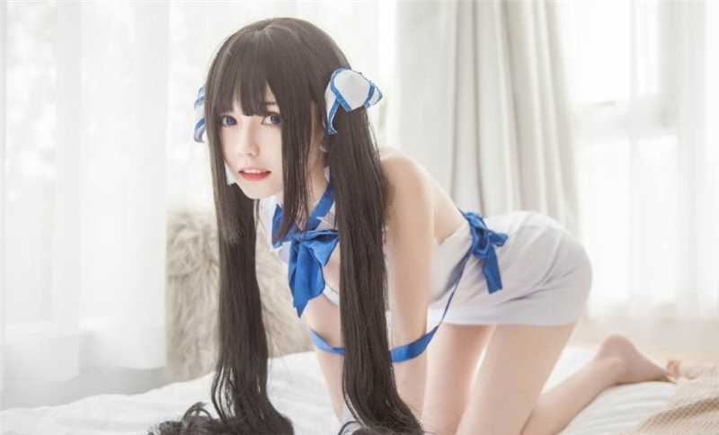 最新白皙美女赫斯缇亚cosplay壁纸