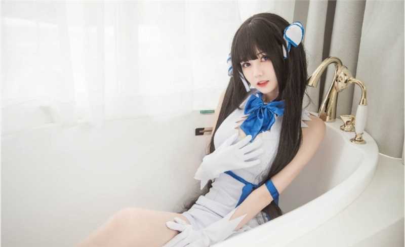 最新白皙美女赫斯缇亚cosplay壁纸