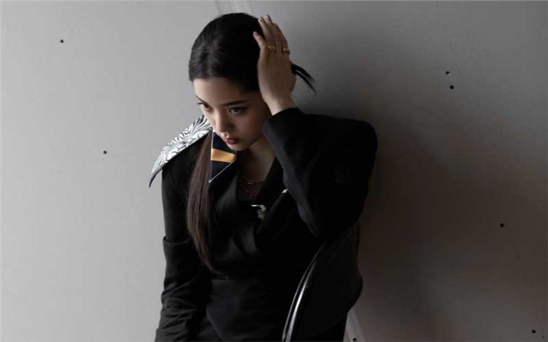 最全欧阳娜娜甜酷范黑西装时尚杂志封面图片相册