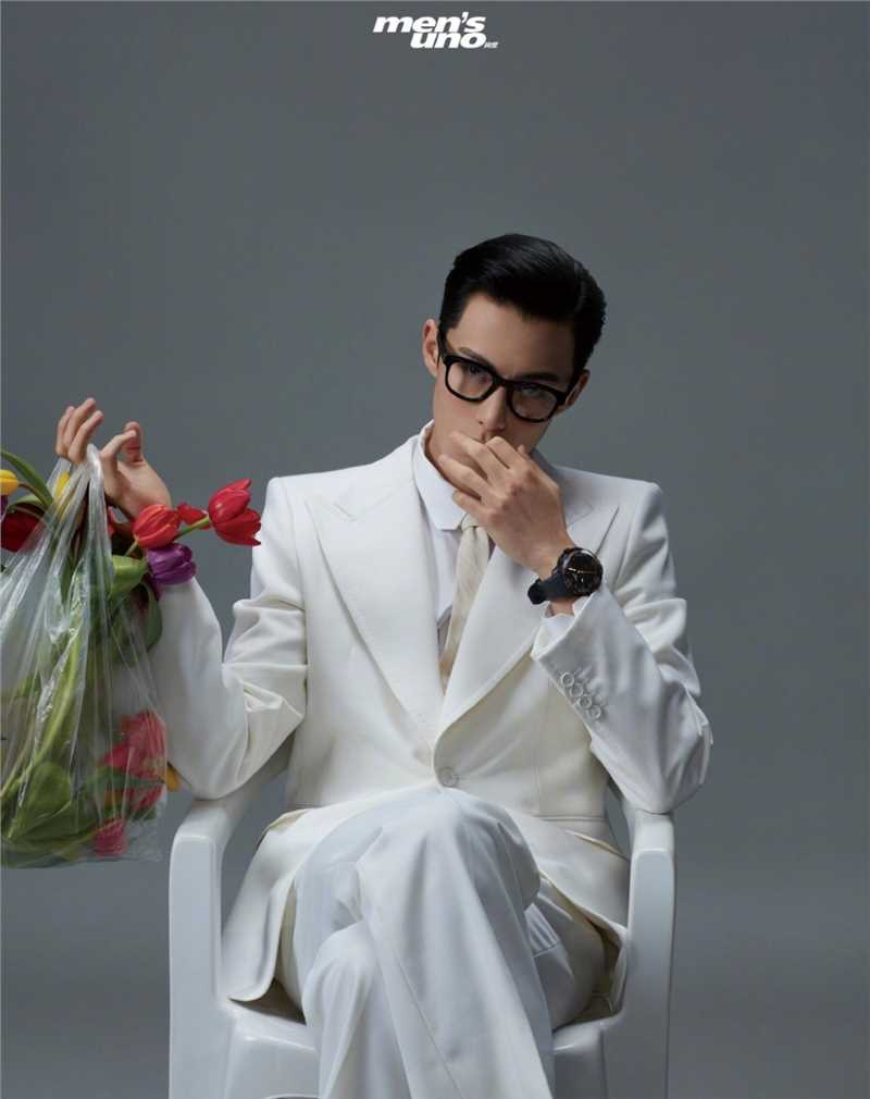 最新王鹤棣黑框眼镜狼奔头雅痞西装时尚壁纸