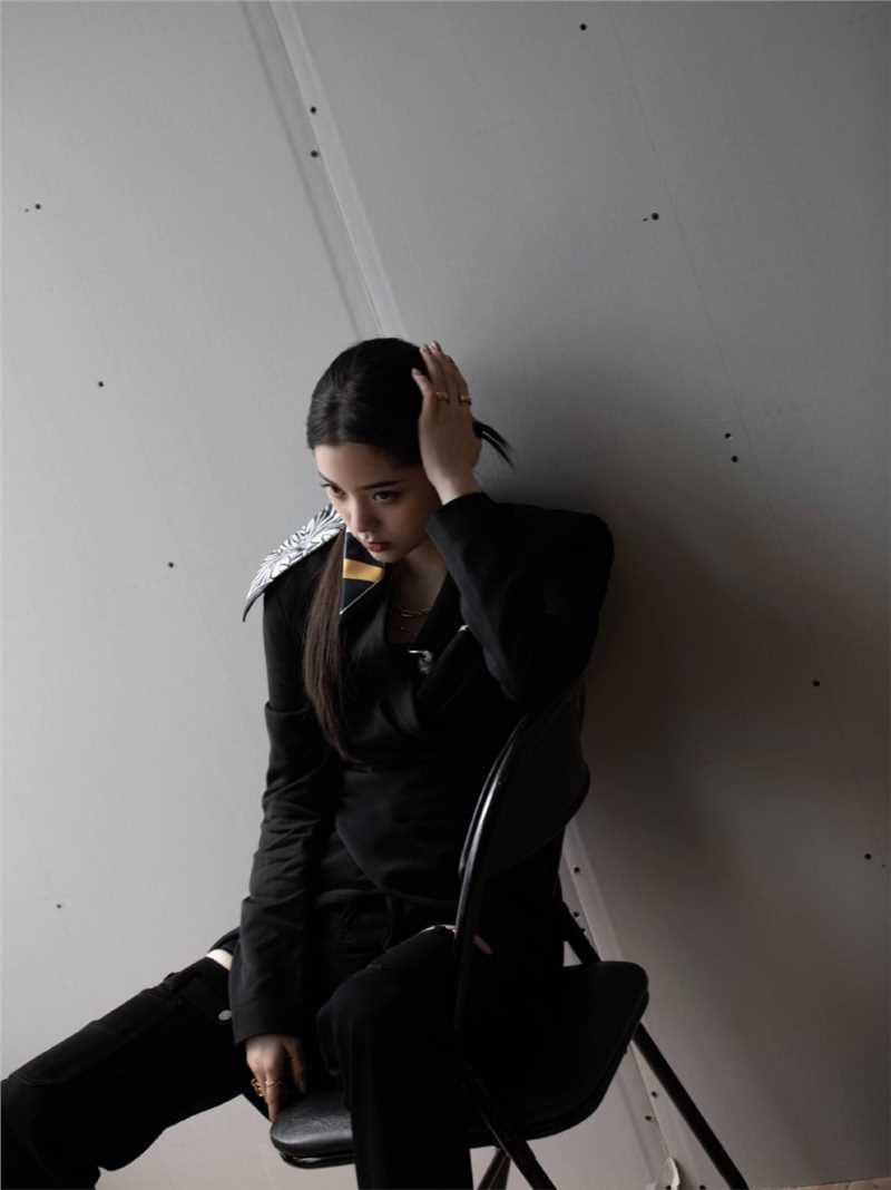 高清甜酷女孩欧阳娜娜时尚有范穿搭黑白图集