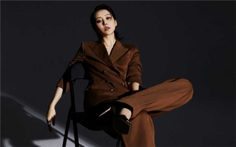 最新李纯干练霸气黑白风帅气高清时尚图集