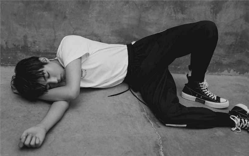 王俊凯少年感超帅青春气息时尚杂志图片