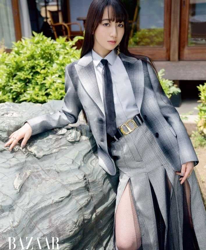 最新日本美女木村心美时尚微露酥胸复古集壁纸