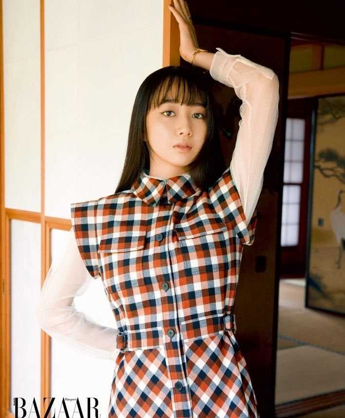 最新日本美女木村心美时尚微露酥胸复古集壁纸