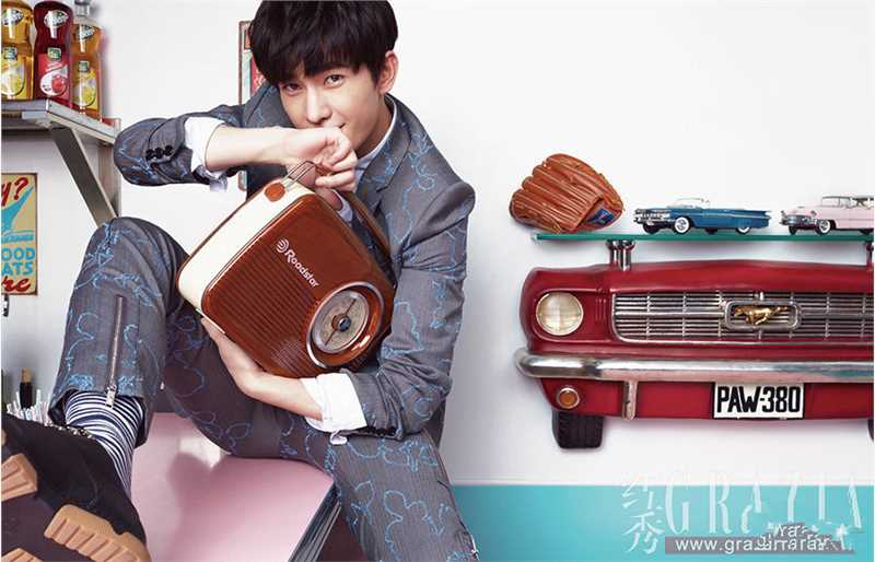 高清杨洋快餐店里品尝美食不亦乐乎时尚图集