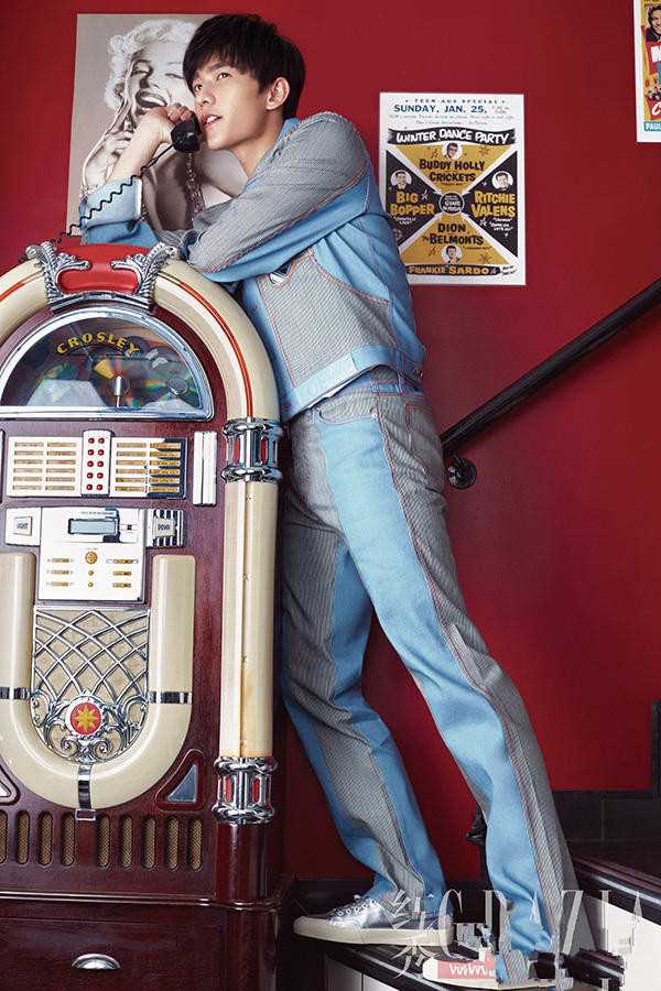 高清杨洋快餐店里品尝美食不亦乐乎时尚图集