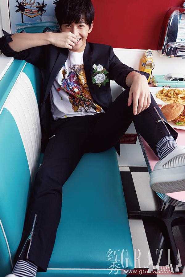 高清杨洋快餐店里品尝美食不亦乐乎时尚图集