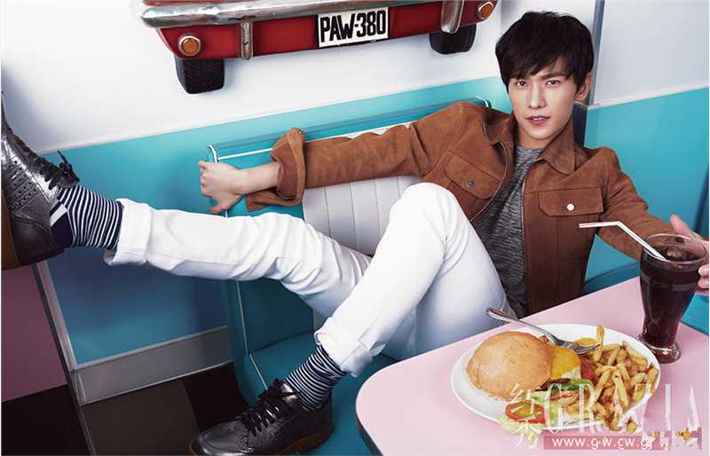 高清杨洋快餐店里品尝美食不亦乐乎时尚图集