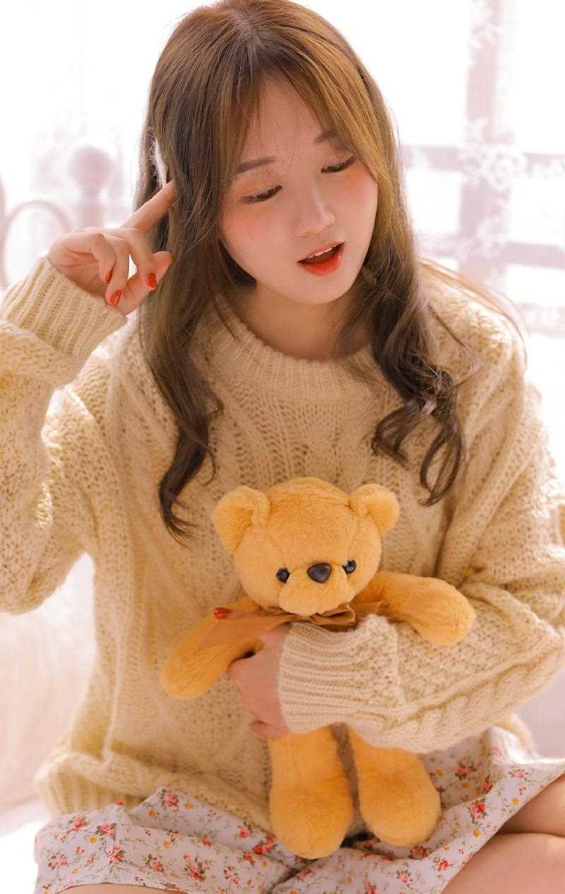 优质杏眼甜美女孩吊带碎花裙大长腿闺房相册