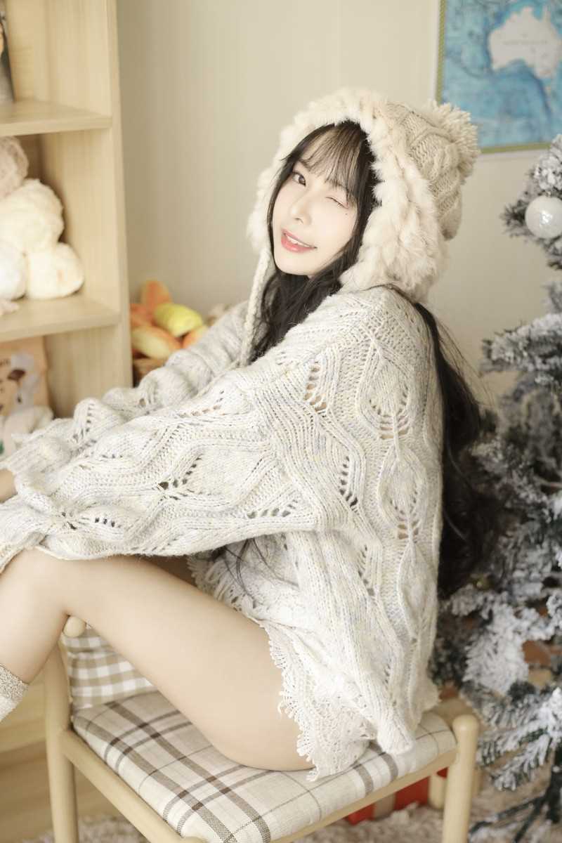 精选秋日甜美女孩居家温暖毛衣光滑大长腿私房照图册