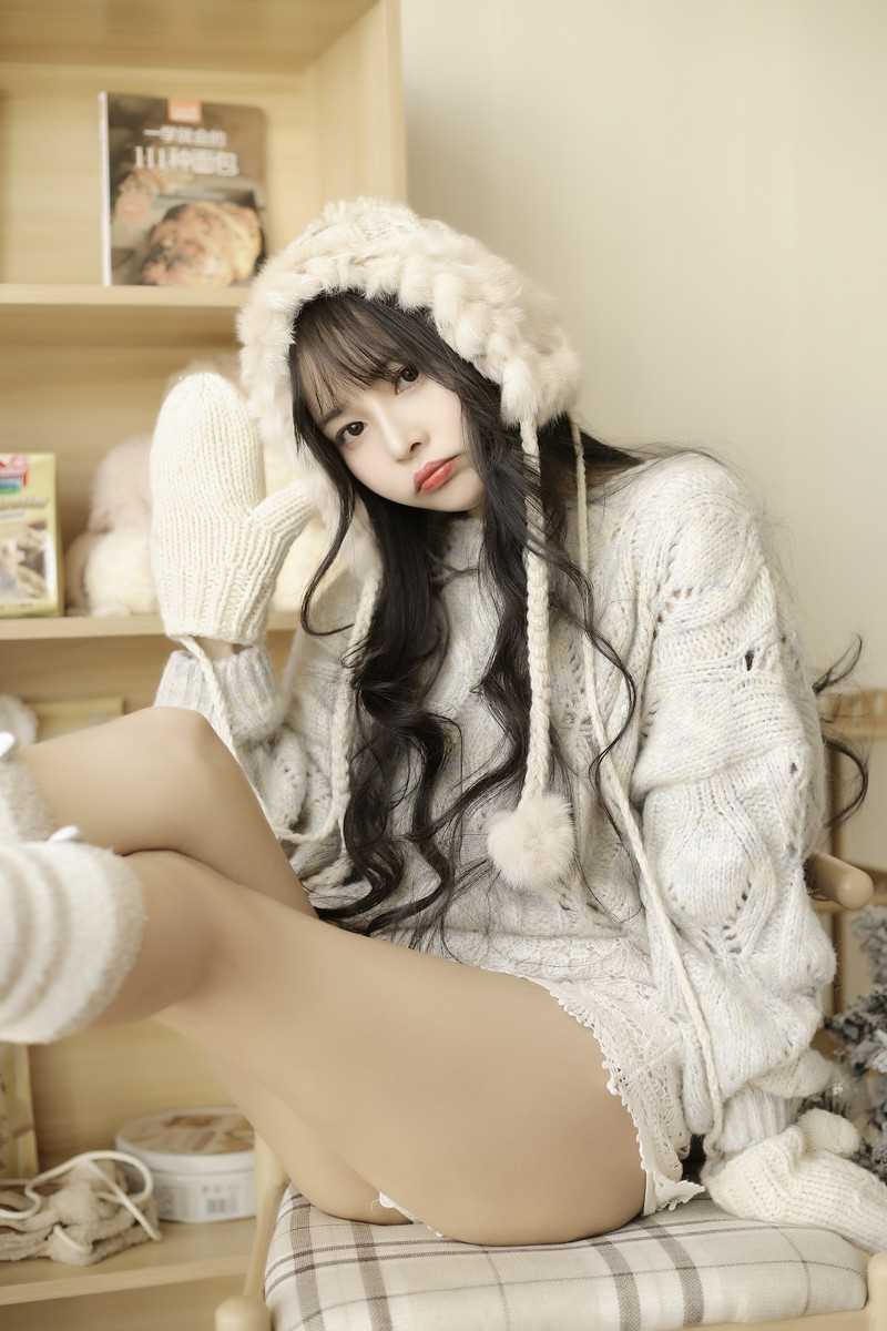 精选秋日甜美女孩居家温暖毛衣光滑大长腿私房照图册