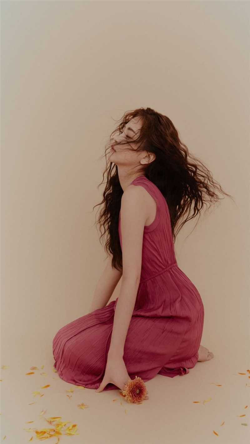 优质中分卷发徐紫茵唯美氛围感时尚杂志图片相册